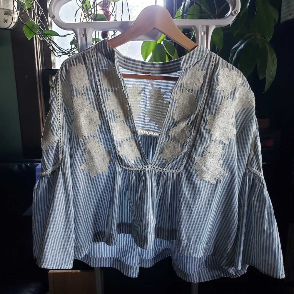 Free People v-neck cropped swing top with embroidered applique